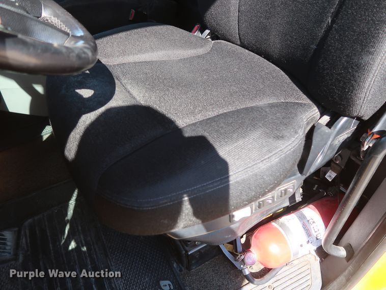 image for item HA9109 2017 Peterbilt 579  semi truck