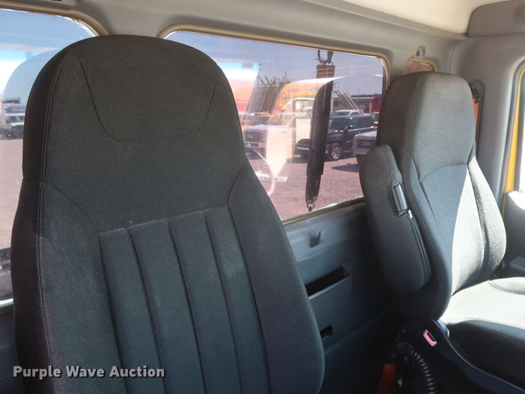 image for item HA9109 2017 Peterbilt 579  semi truck