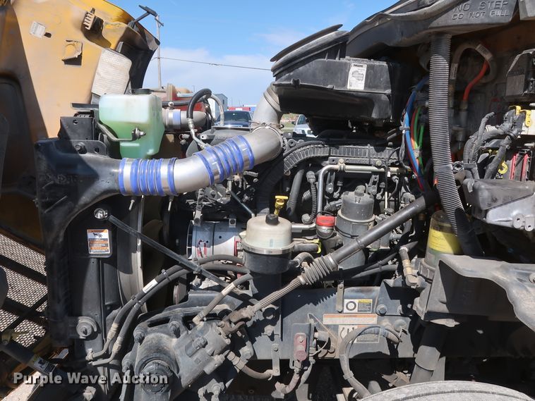 image for item HA9109 2017 Peterbilt 579  semi truck