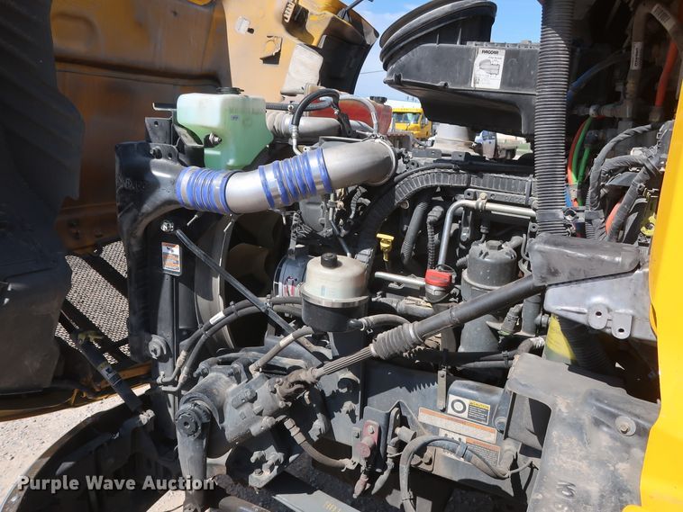 image for item HA9109 2017 Peterbilt 579  semi truck