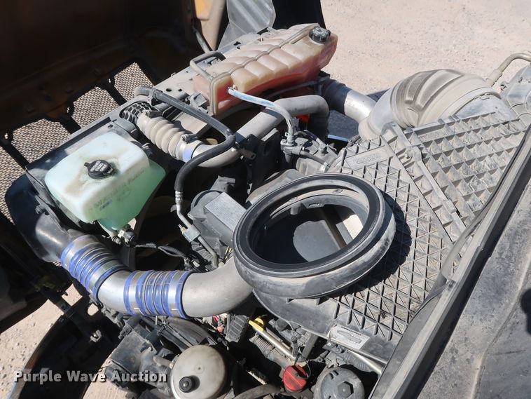 image for item HA9109 2017 Peterbilt 579  semi truck