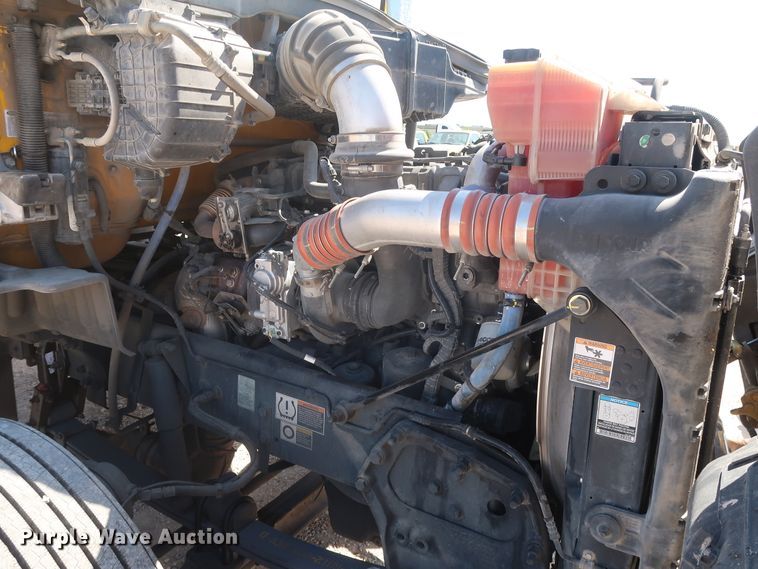 image for item HA9109 2017 Peterbilt 579  semi truck