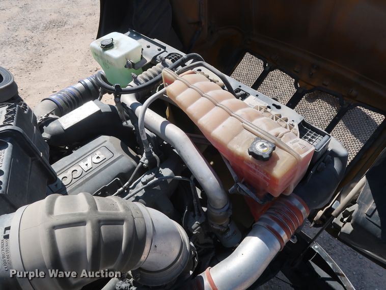 image for item HA9109 2017 Peterbilt 579  semi truck