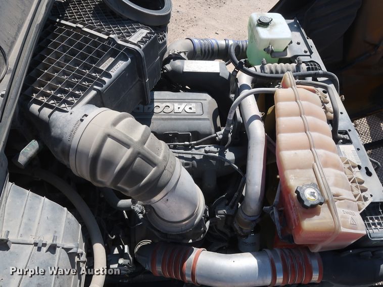 image for item HA9109 2017 Peterbilt 579  semi truck