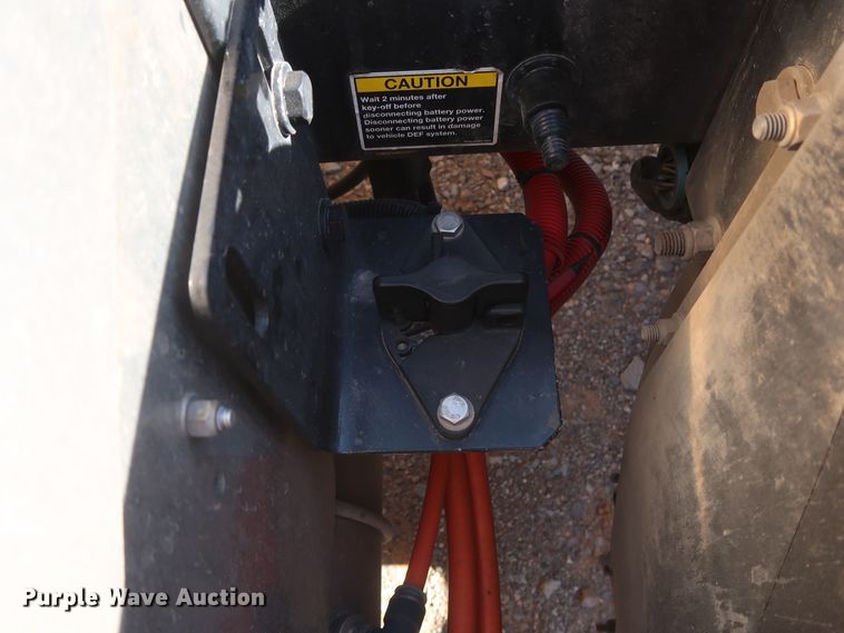 image for item HA9109 2017 Peterbilt 579  semi truck