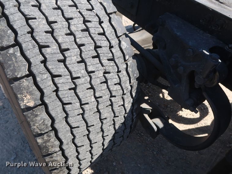 image for item HA9109 2017 Peterbilt 579  semi truck