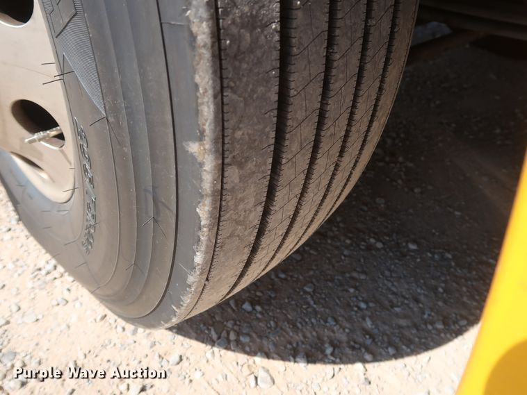 image for item HA9109 2017 Peterbilt 579  semi truck