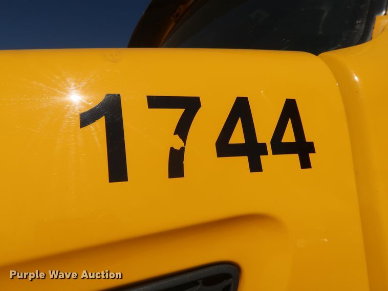 image for item HA9109 2017 Peterbilt 579  semi truck