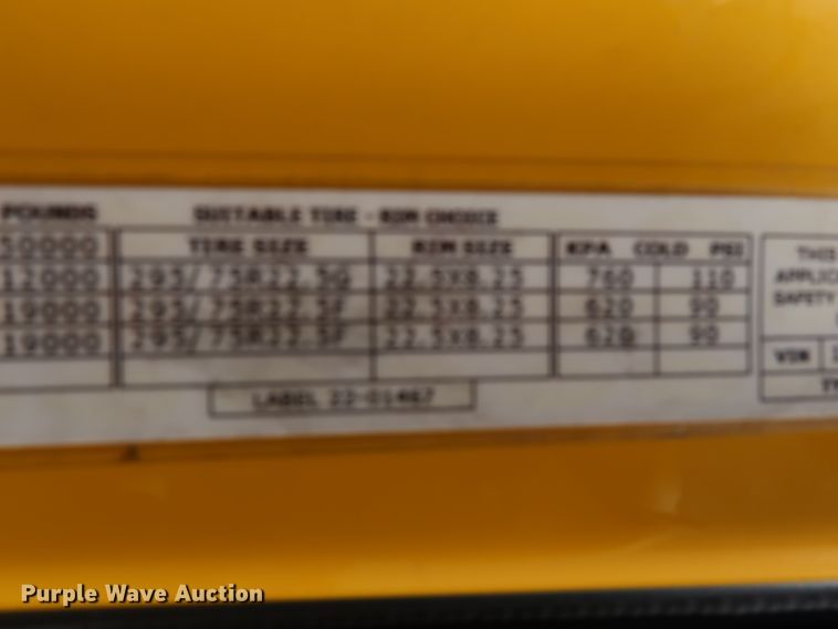 image for item HA9109 2017 Peterbilt 579  semi truck