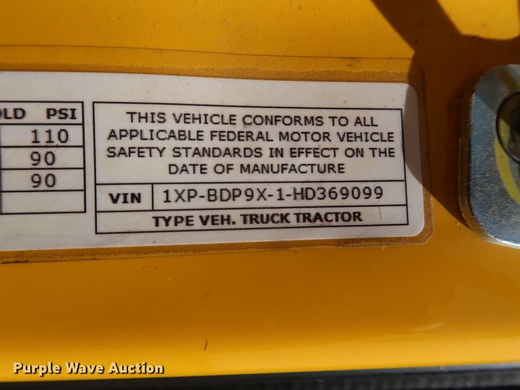 image for item HA9109 2017 Peterbilt 579  semi truck