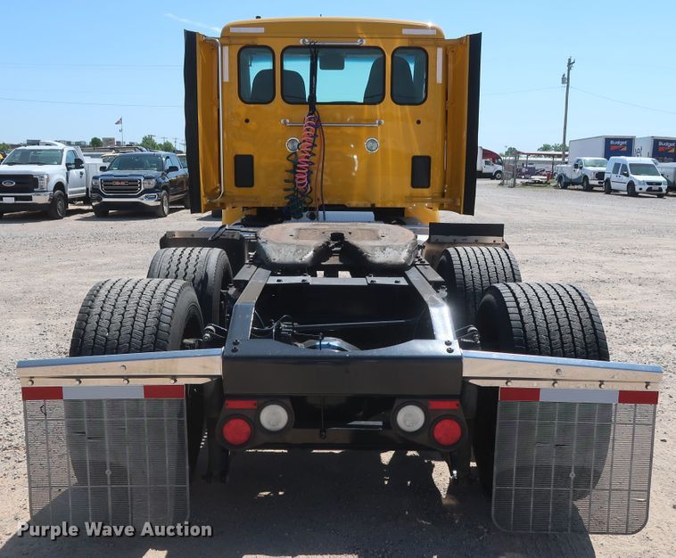 image for item HA9110 2016 Peterbilt 379  semi truck