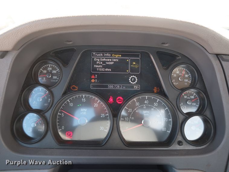 image for item HA9110 2016 Peterbilt 379  semi truck