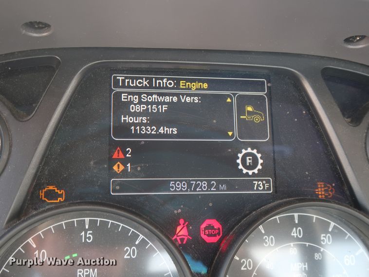 image for item HA9110 2016 Peterbilt 379  semi truck