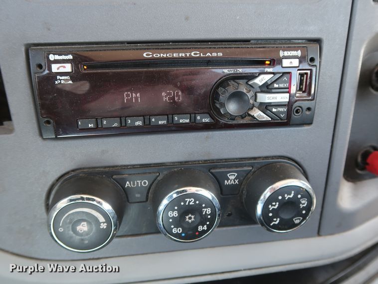 image for item HA9110 2016 Peterbilt 379  semi truck