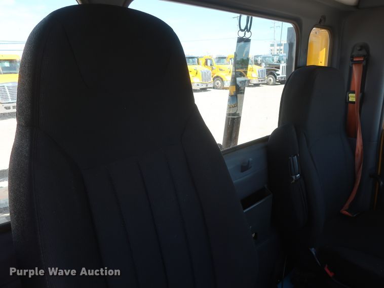 image for item HA9110 2016 Peterbilt 379  semi truck