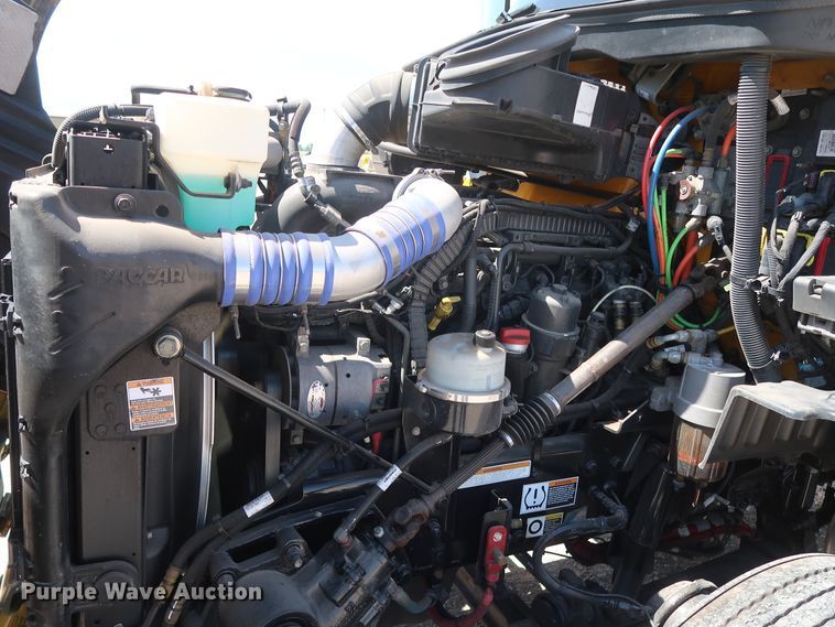 image for item HA9110 2016 Peterbilt 379  semi truck