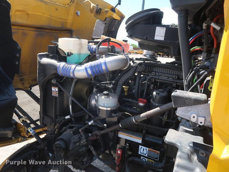 image for item HA9110 2016 Peterbilt 379  semi truck