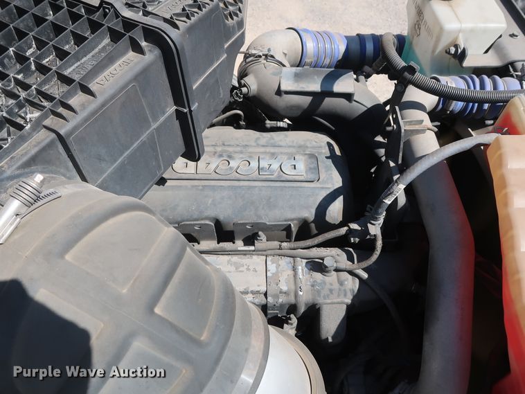 image for item HA9110 2016 Peterbilt 379  semi truck