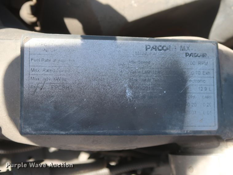 image for item HA9110 2016 Peterbilt 379  semi truck