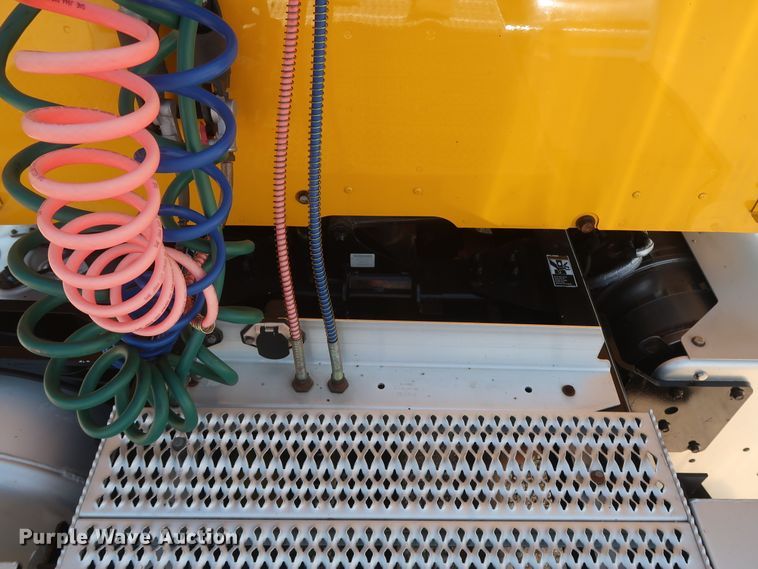 image for item HA9110 2016 Peterbilt 379  semi truck