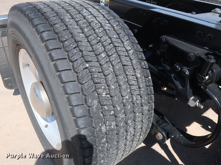 image for item HA9110 2016 Peterbilt 379  semi truck