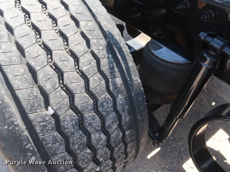 image for item HA9110 2016 Peterbilt 379  semi truck