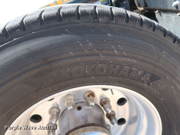 image for item HA9110 2016 Peterbilt 379  semi truck