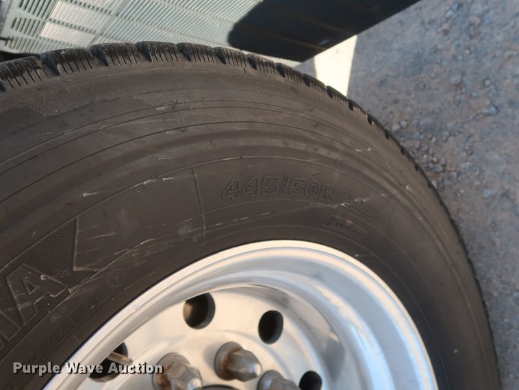 image for item HA9110 2016 Peterbilt 379  semi truck