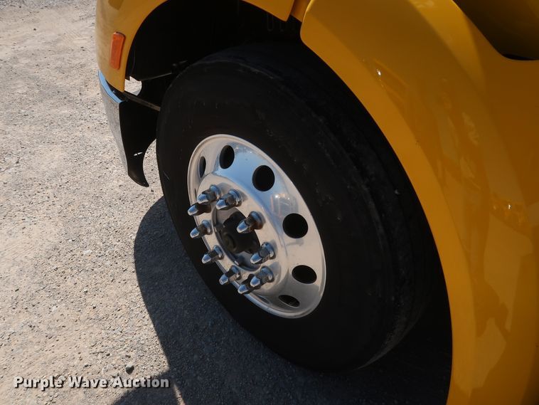 image for item HA9110 2016 Peterbilt 379  semi truck