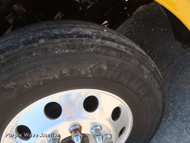 image for item HA9110 2016 Peterbilt 379  semi truck