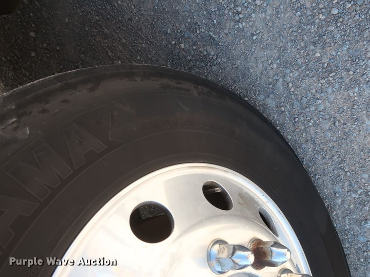 image for item HA9110 2016 Peterbilt 379  semi truck