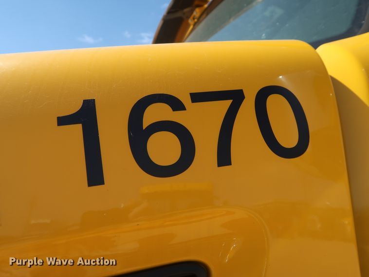 image for item HA9110 2016 Peterbilt 379  semi truck