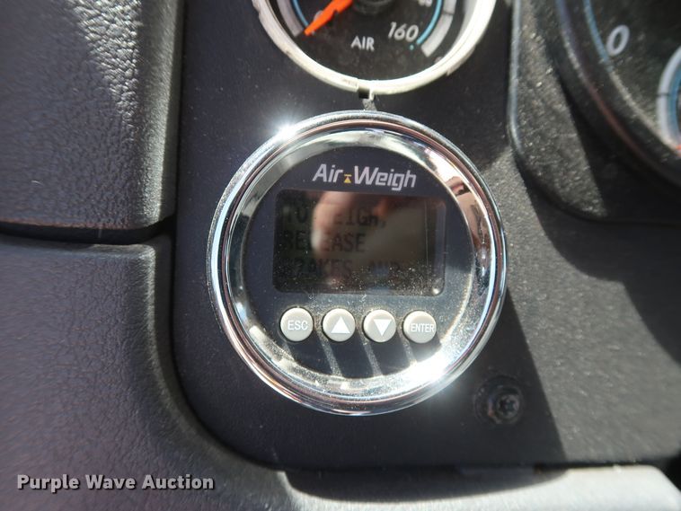 image for item HA9111 2014 Freightliner Cascadia 125  semi truck