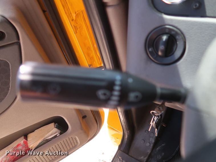 image for item HA9111 2014 Freightliner Cascadia 125  semi truck