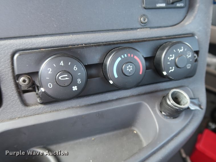 image for item HA9111 2014 Freightliner Cascadia 125  semi truck