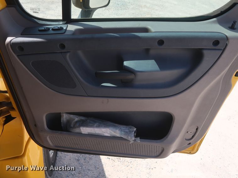 image for item HA9111 2014 Freightliner Cascadia 125  semi truck