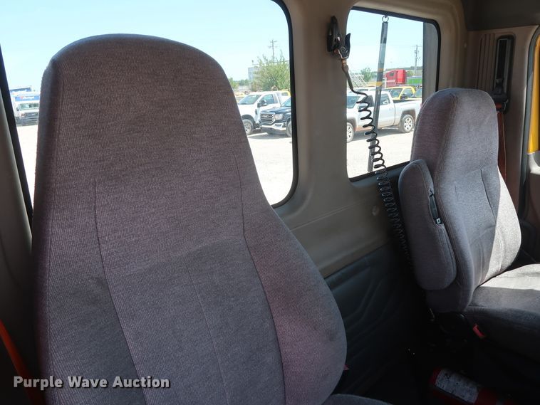 image for item HA9111 2014 Freightliner Cascadia 125  semi truck