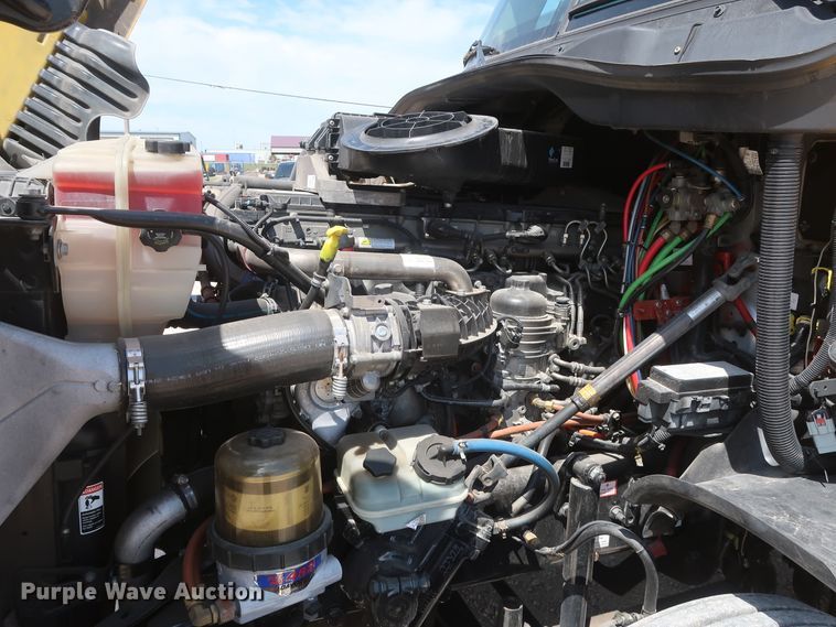 image for item HA9111 2014 Freightliner Cascadia 125  semi truck