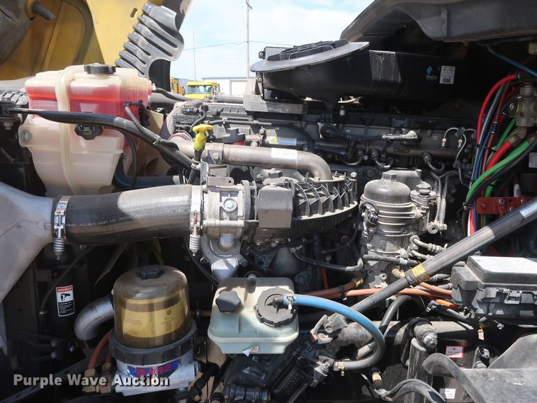 image for item HA9111 2014 Freightliner Cascadia 125  semi truck