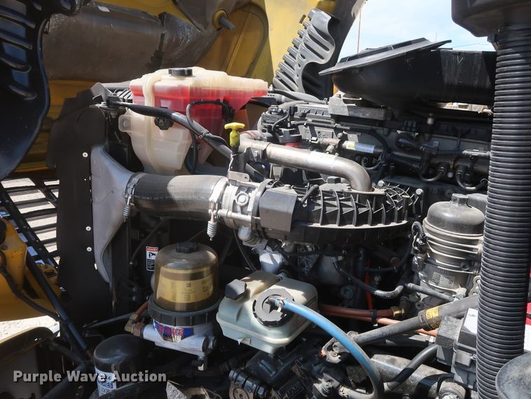 image for item HA9111 2014 Freightliner Cascadia 125  semi truck