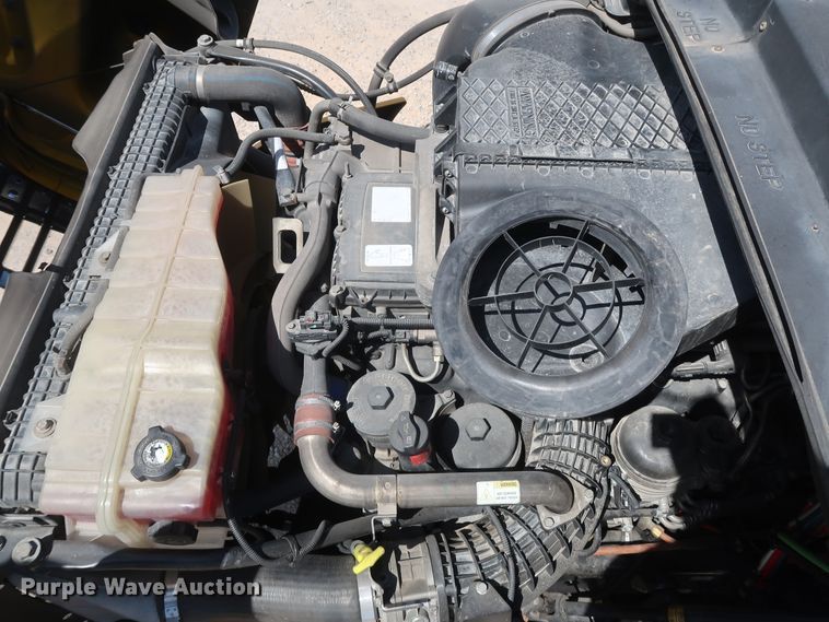 image for item HA9111 2014 Freightliner Cascadia 125  semi truck