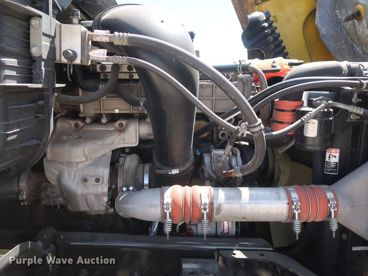 image for item HA9111 2014 Freightliner Cascadia 125  semi truck