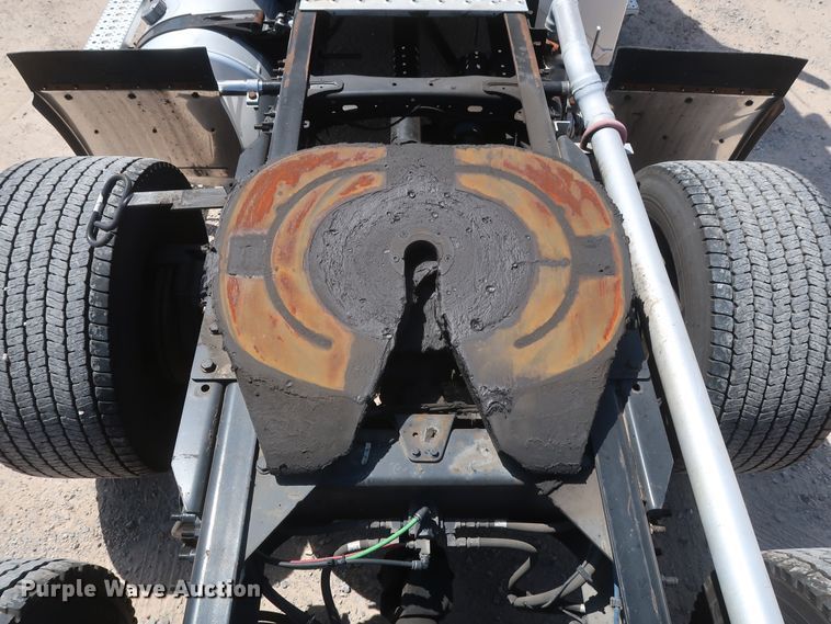 image for item HA9111 2014 Freightliner Cascadia 125  semi truck