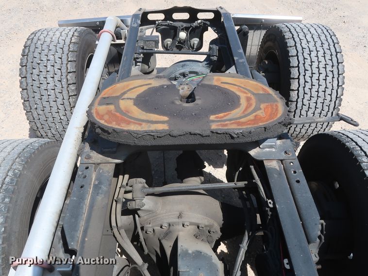 image for item HA9111 2014 Freightliner Cascadia 125  semi truck