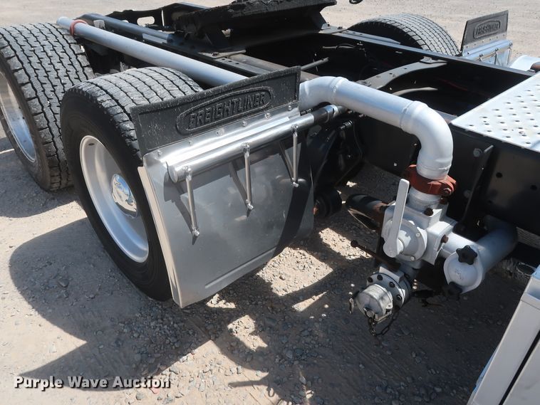 image for item HA9111 2014 Freightliner Cascadia 125  semi truck