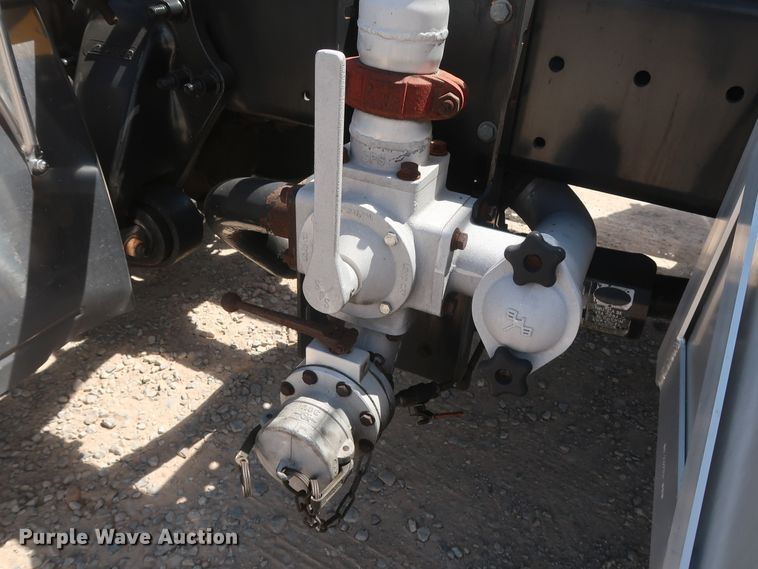 image for item HA9111 2014 Freightliner Cascadia 125  semi truck