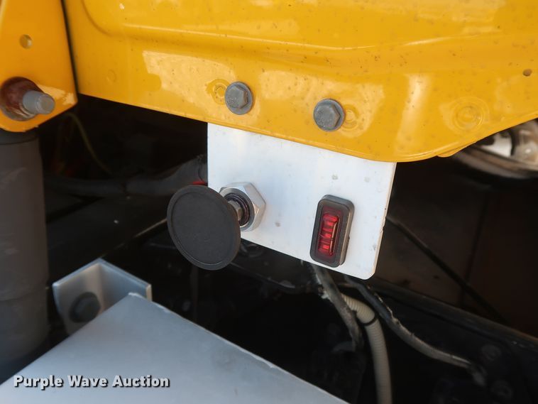 image for item HA9111 2014 Freightliner Cascadia 125  semi truck