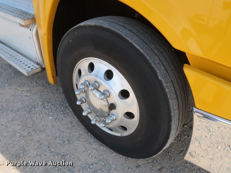 image for item HA9111 2014 Freightliner Cascadia 125  semi truck