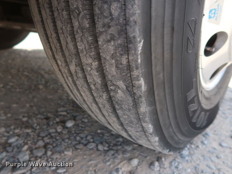 image for item HA9111 2014 Freightliner Cascadia 125  semi truck