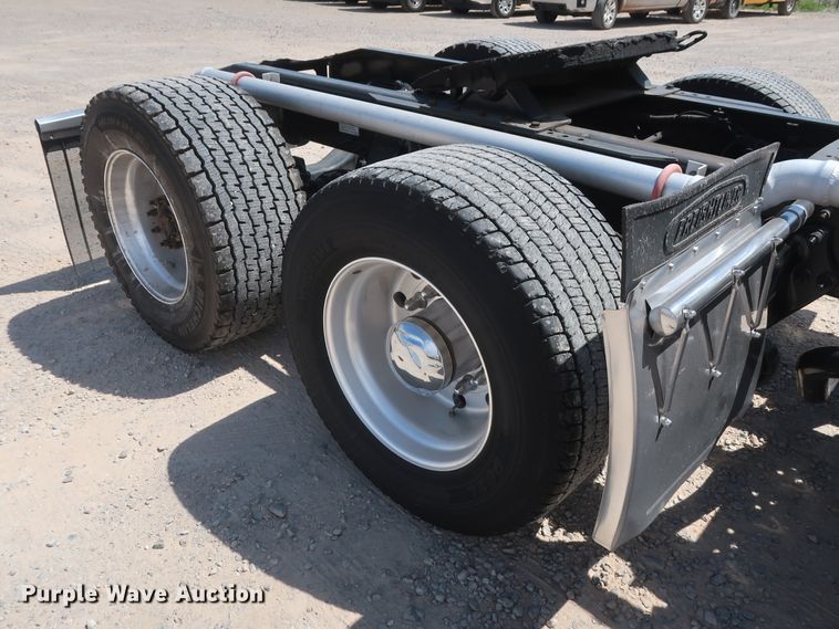 image for item HA9111 2014 Freightliner Cascadia 125  semi truck